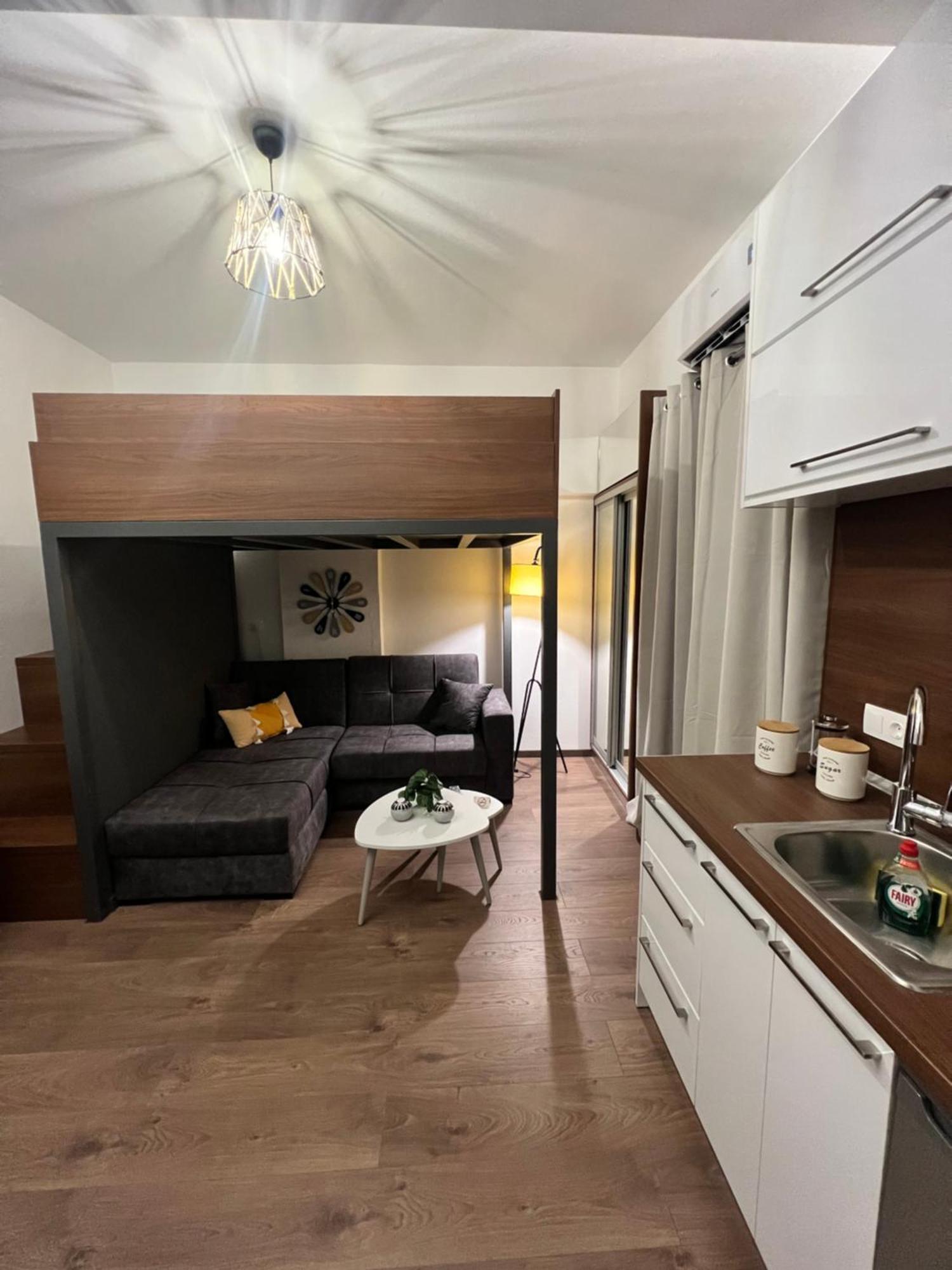 Modern Tiny House In Βόλος Εξωτερικό φωτογραφία